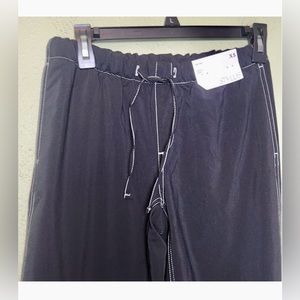 NWT Stylus Athleisure Pant Black w White Stitching Size XS - Long Length - Cute